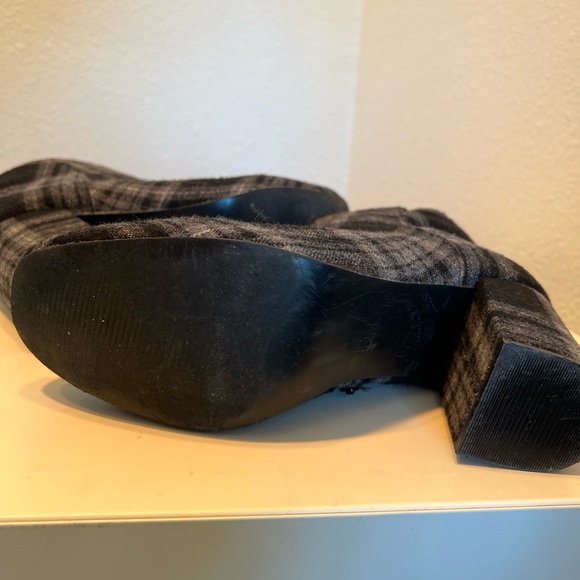 Diba Gray Black Plaid Chunky Heel 8.5 Flannel Boot - Picture 9 of 13